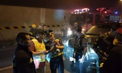 滬昆高速懷化段隧道發(fā)生貨車追尾起火，滯留人員依據(jù)隧道應(yīng)急疏散燈具安全疏散